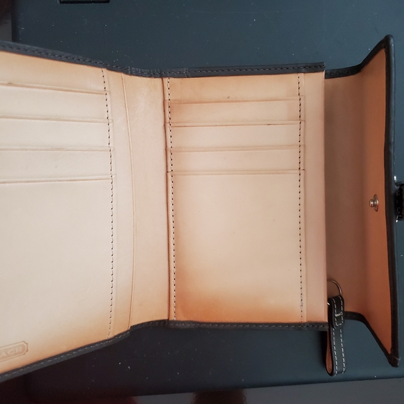 Small Coach mini signature trifold wallet - Picture 4 of 8